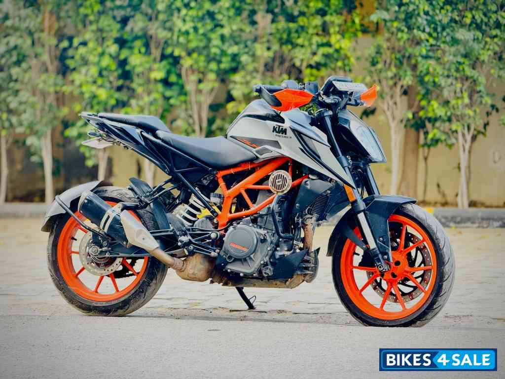 Silver Matt KTM Duke 390 BS6