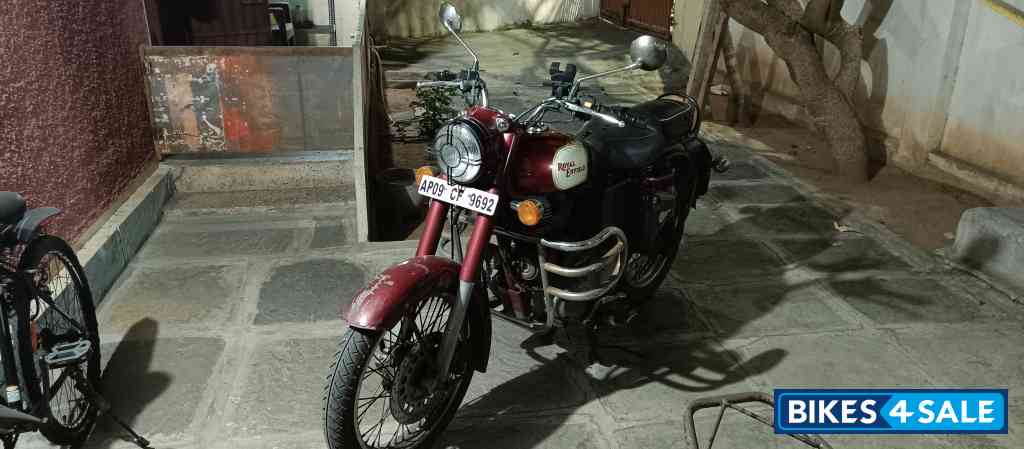 Maroon Royal Enfield Classic 500