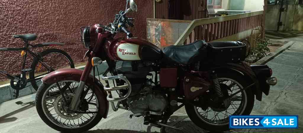 Maroon Royal Enfield Classic 500