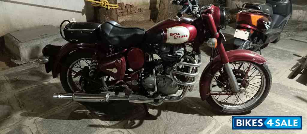 Maroon Royal Enfield Classic 500