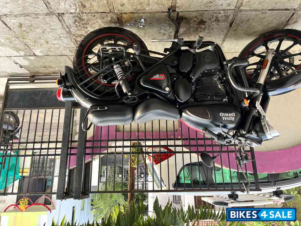 Stealth Black Royal Enfield Classic 350 Dual Channel BS6