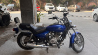 Blue Bajaj Avenger 220 DTS-i