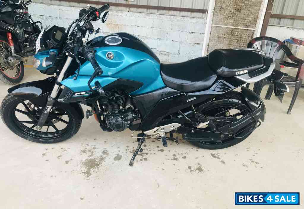 Yamaha FZ25