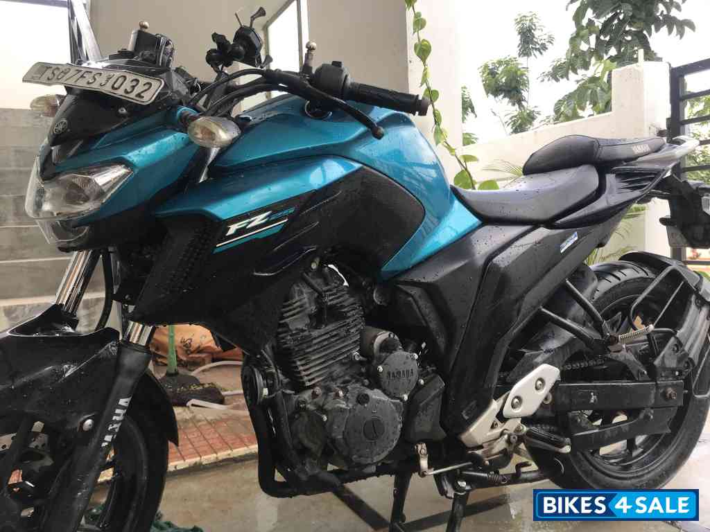 Yamaha FZ25