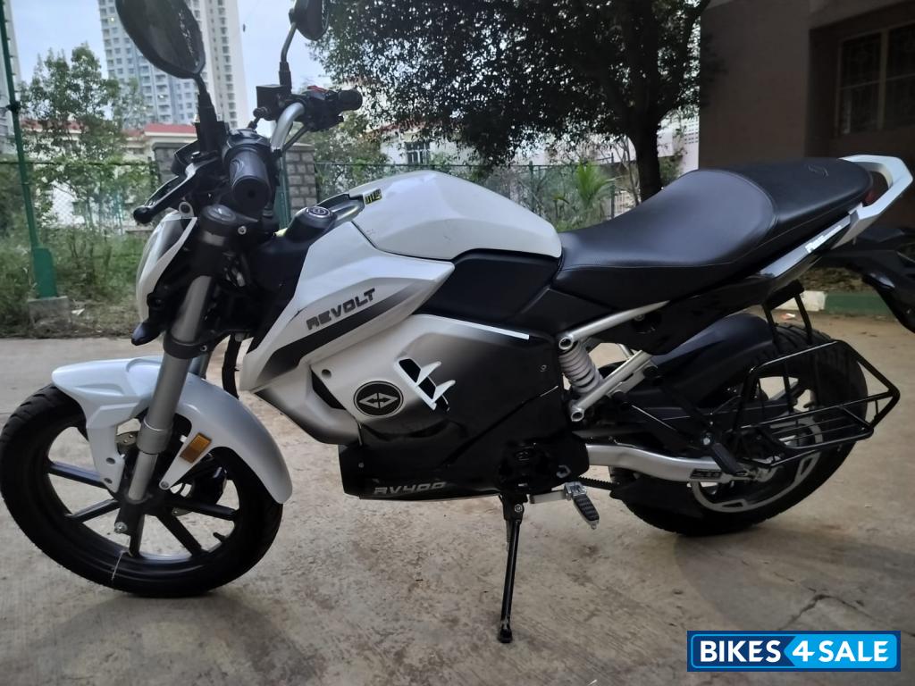 Revolt RV 400 Revolt RV 400