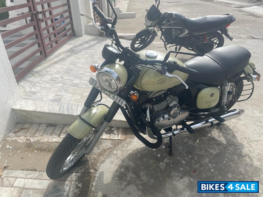 Jawa 42 Bobber Dual Channel ABS