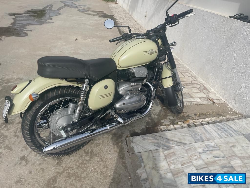 Jawa 42 Bobber Dual Channel ABS