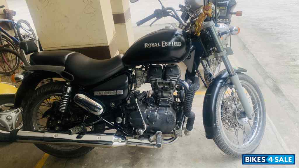 Black Royal Enfield Thunderbird 350