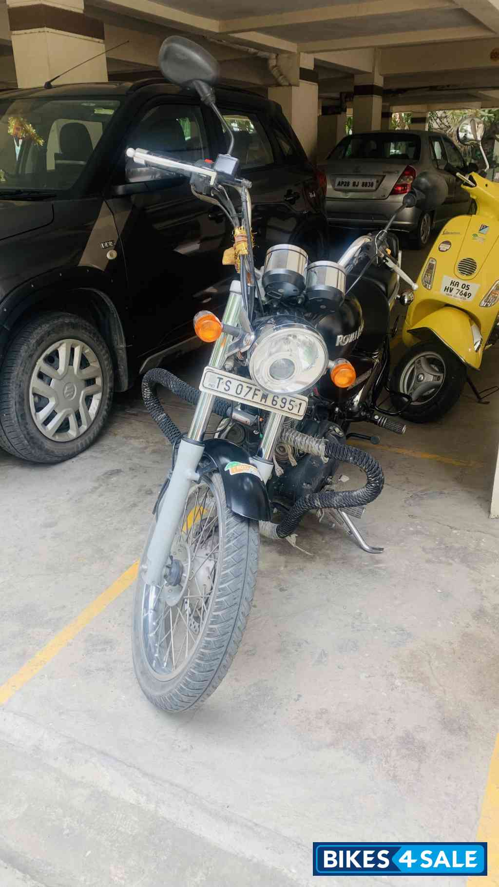 Black Royal Enfield Thunderbird 350