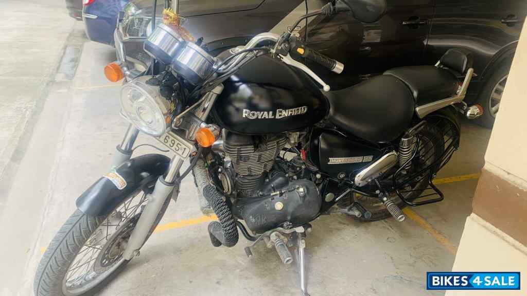 Black Royal Enfield Thunderbird 350
