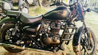 Black Royal Enfield Meteor 350
