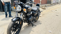 Black Royal Enfield Meteor 350