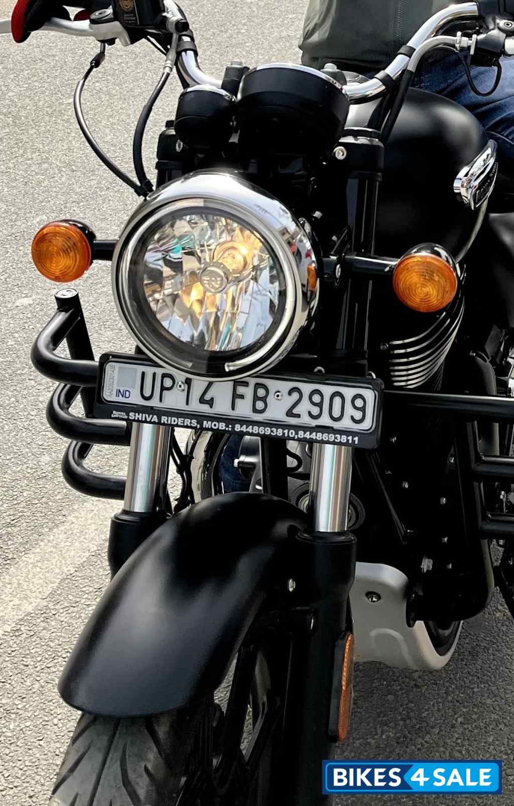 Black Royal Enfield Meteor 350