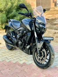 Met Black Bajaj Dominar 400 Disc