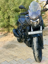Met Black Bajaj Dominar 400 Disc