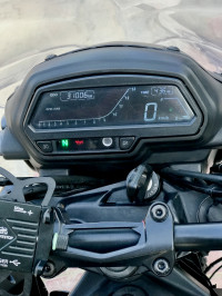 Met Black Bajaj Dominar 400 Disc