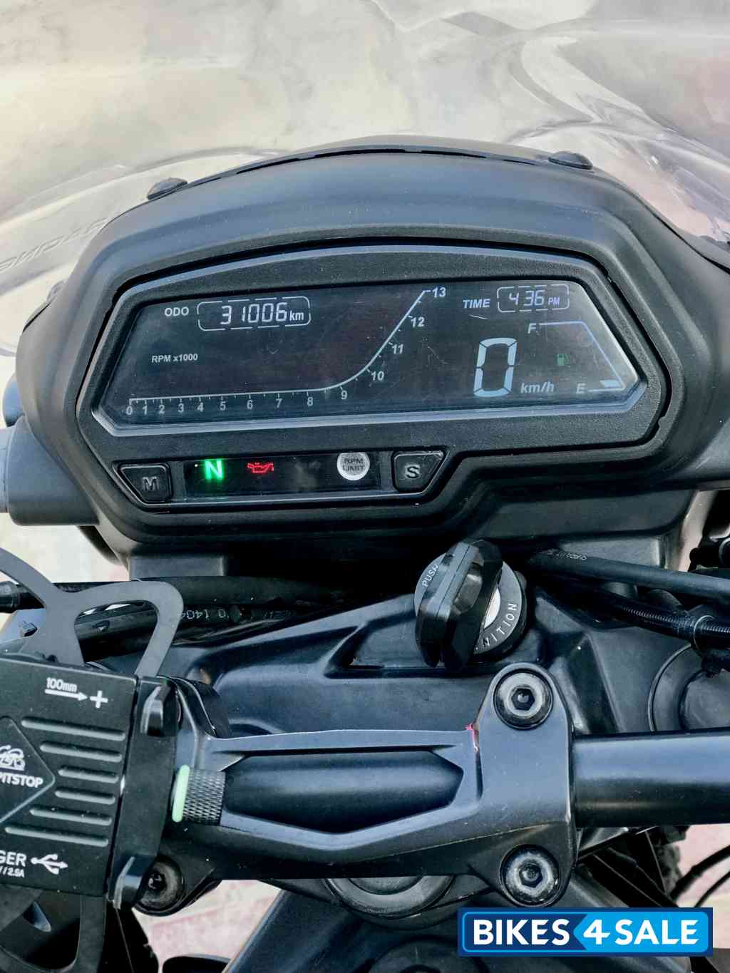 Met Black Bajaj Dominar 400 Disc