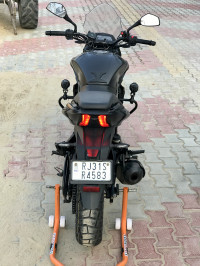 Met Black Bajaj Dominar 400 Disc
