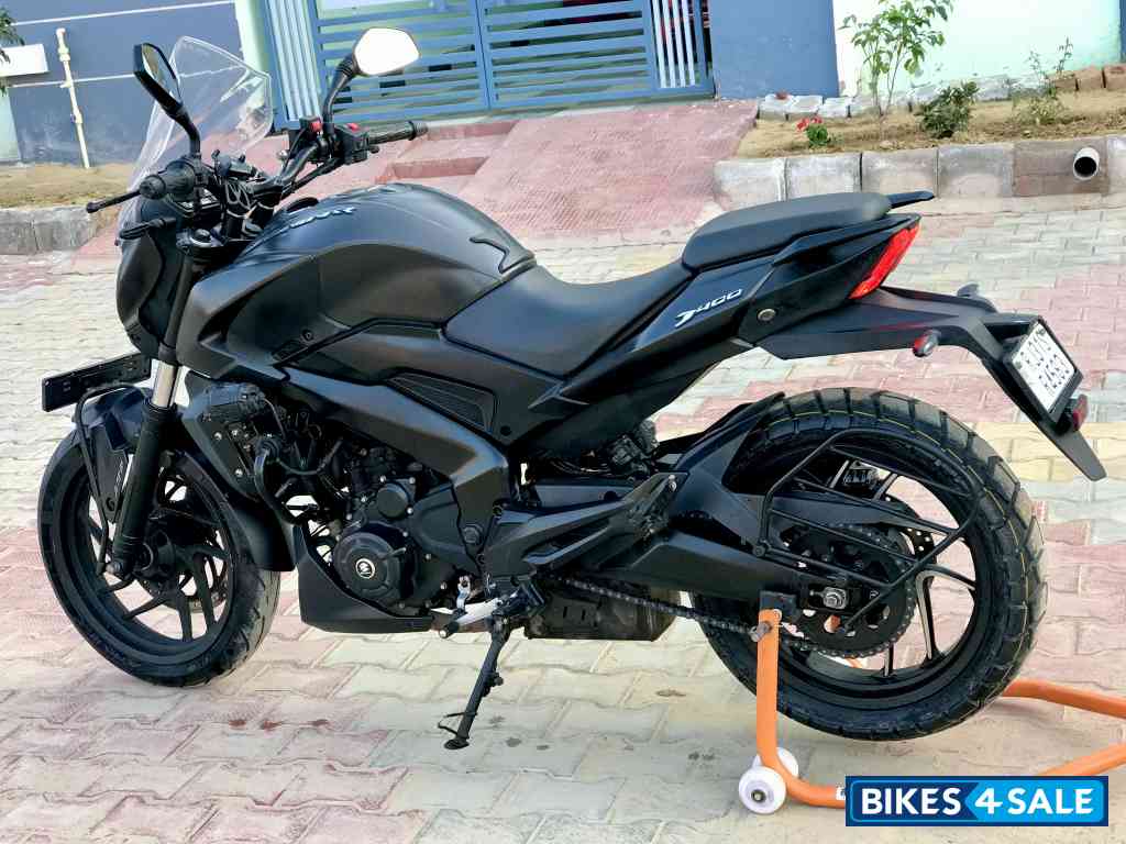 Met Black Bajaj Dominar 400 Disc