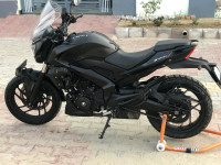 Met Black Bajaj Dominar 400 Disc