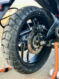 Met Black Bajaj Dominar 400 Disc