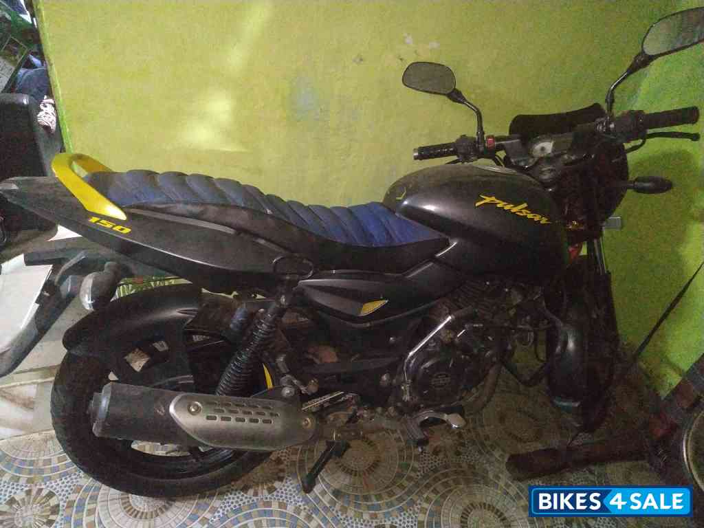 Bajaj Pulsar 150 Neon