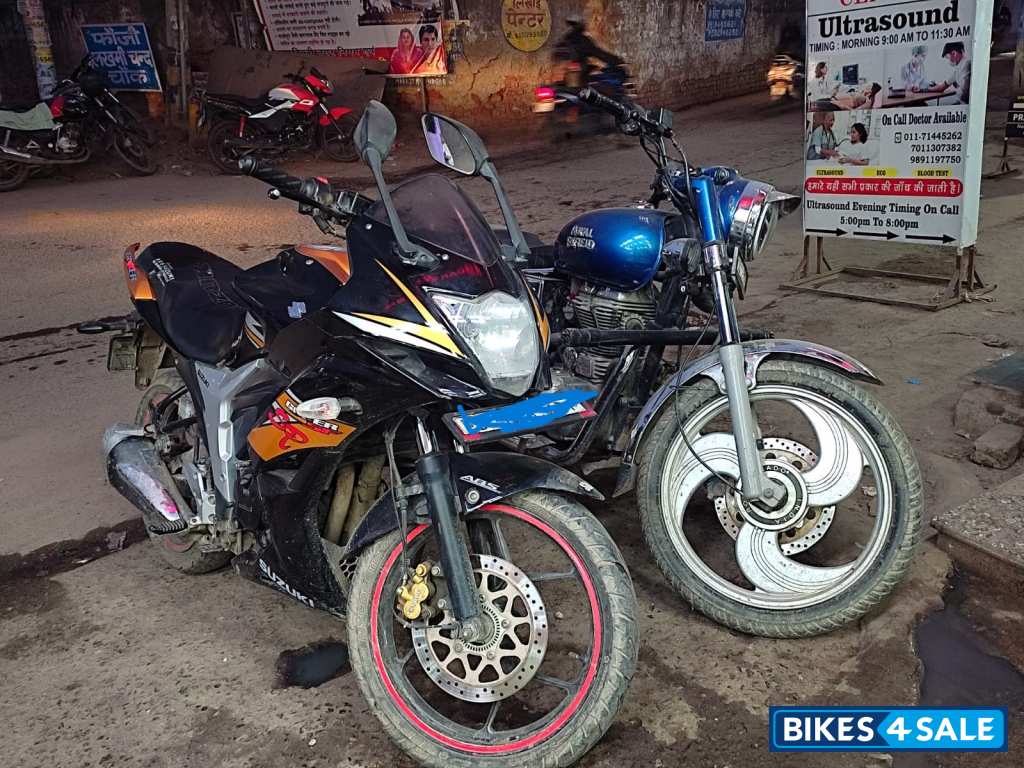 Golden And Black Suzuki Gixxer SF Fi