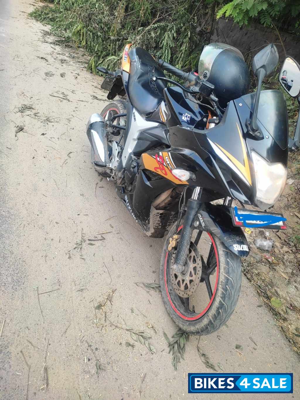 Golden And Black Suzuki Gixxer SF Fi