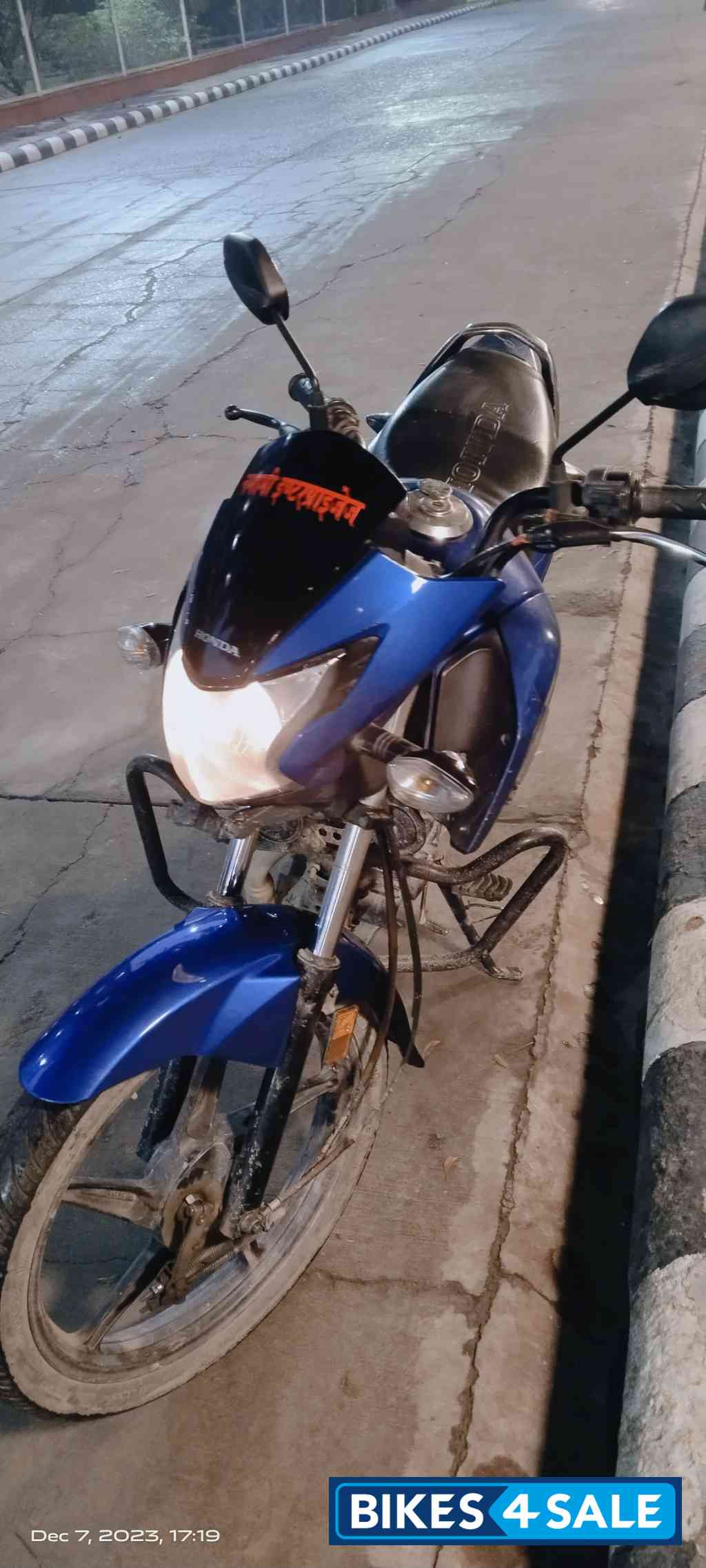 Athletic Blue Honda Livo 110