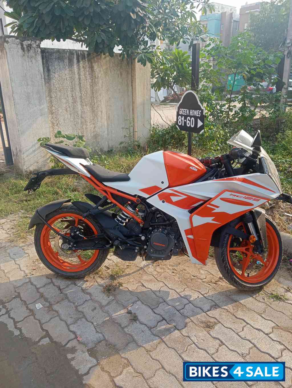 White/orange KTM RC 125 2022