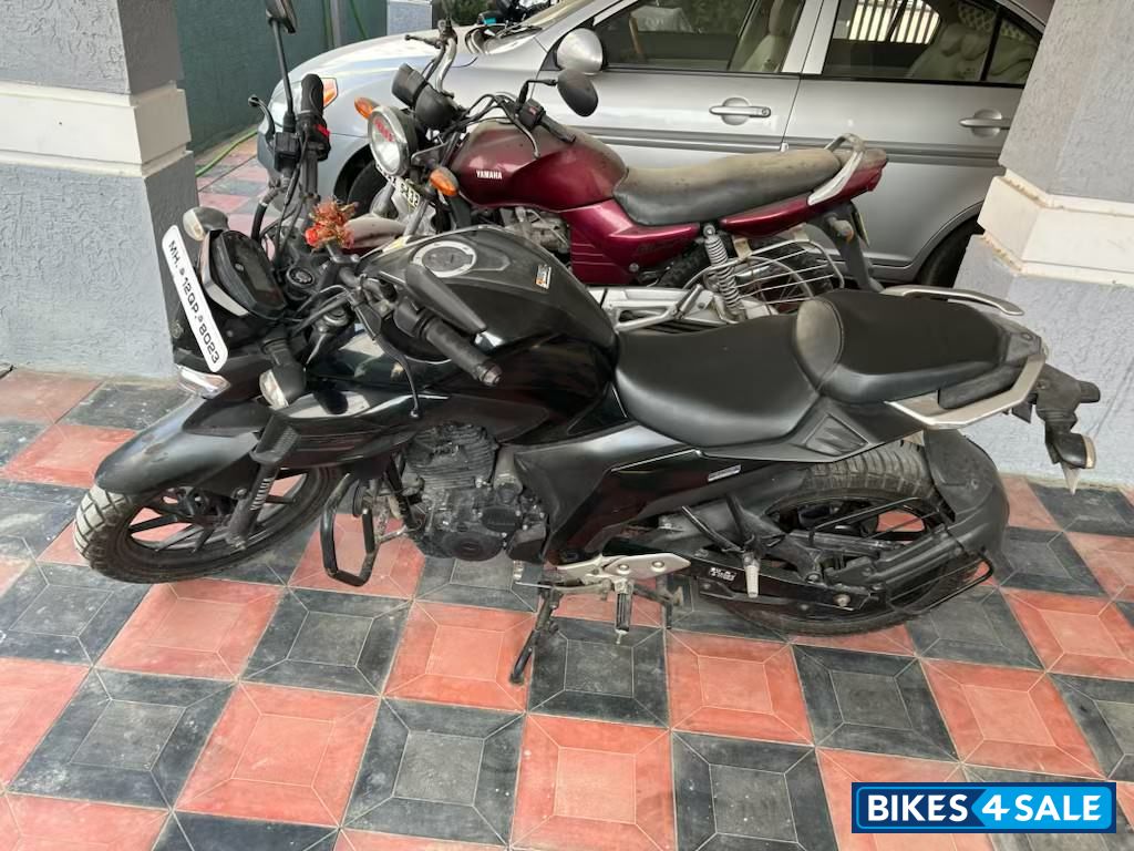 Black Yamaha FZ25 Black Yamaha FZ25