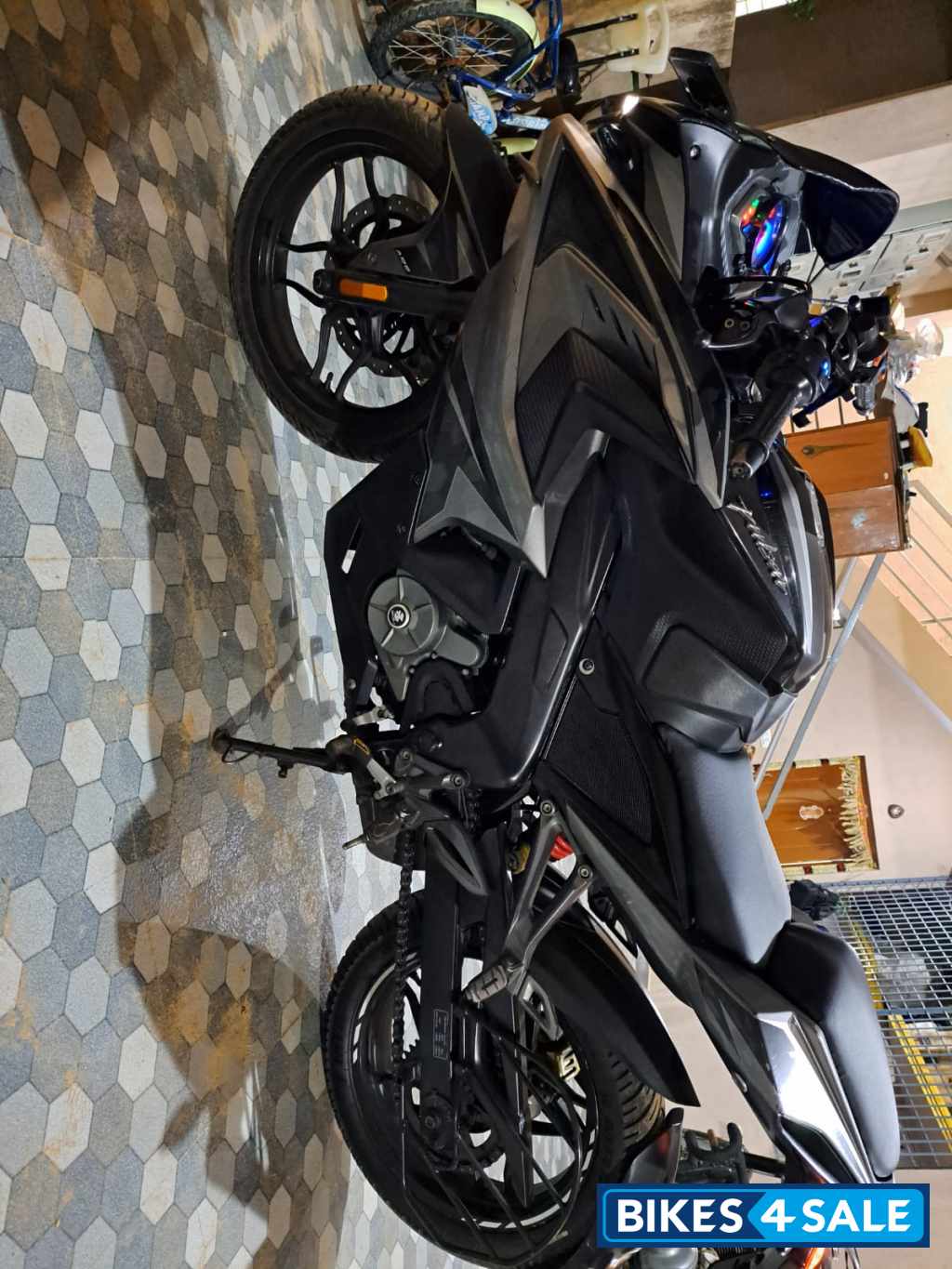 Bajaj Pulsar RS 200 ABS