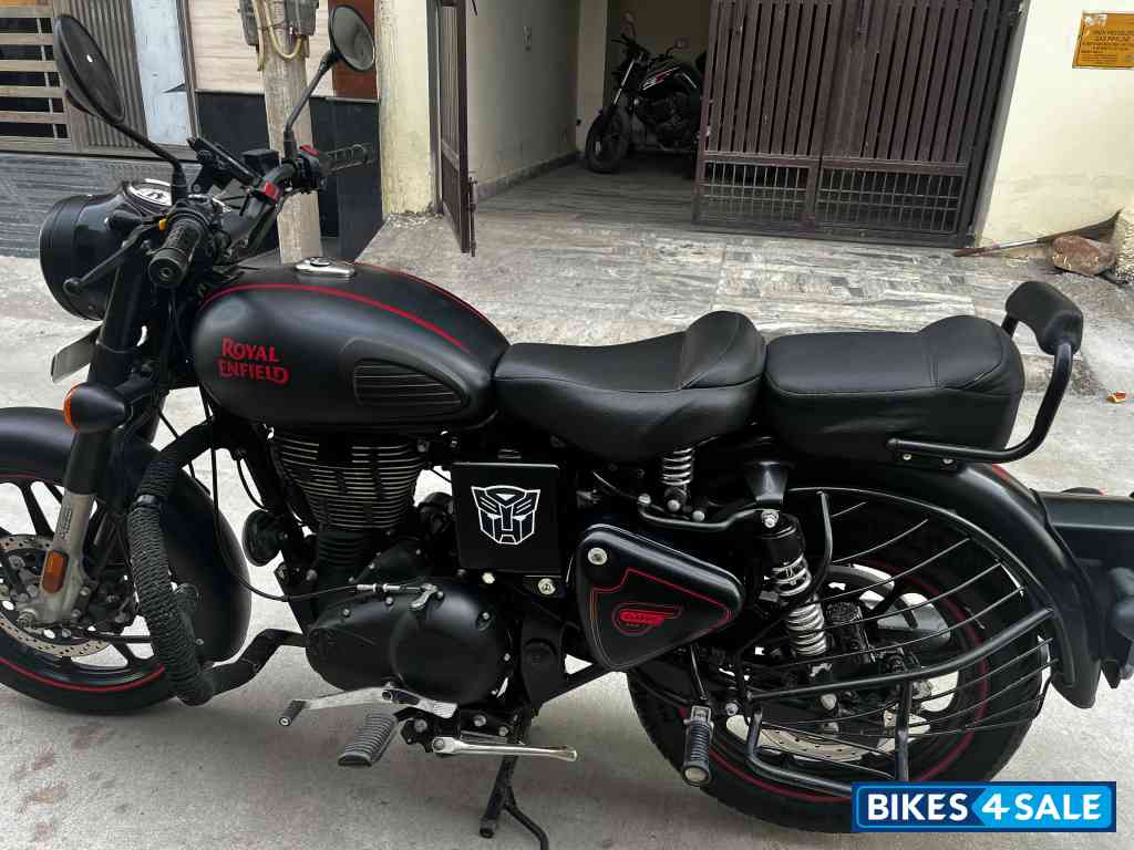 Matt Black Royal Enfield Classic Stealth Black