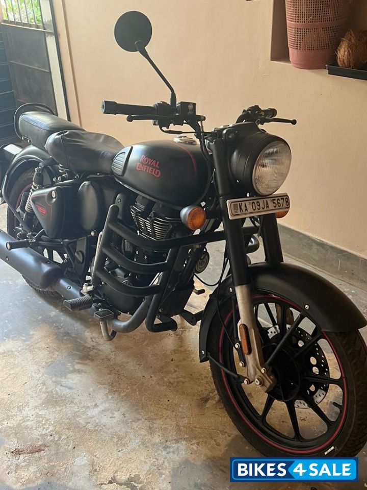 Royal Enfield Classic Stealth Black