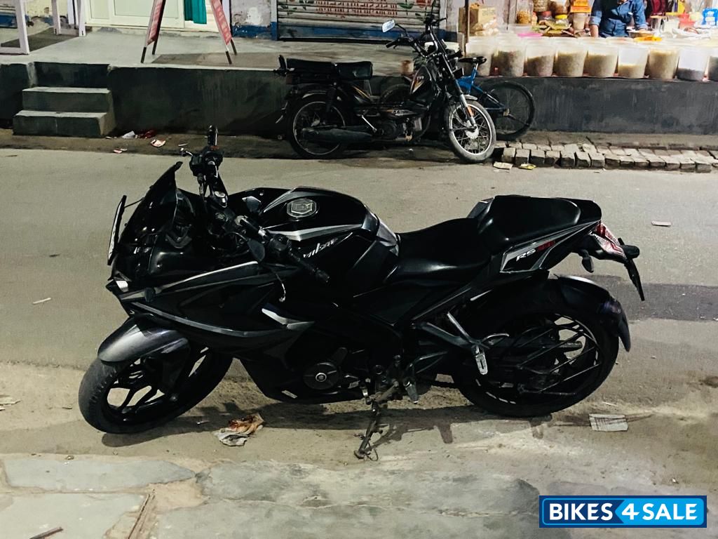 Bajaj Pulsar RS 200