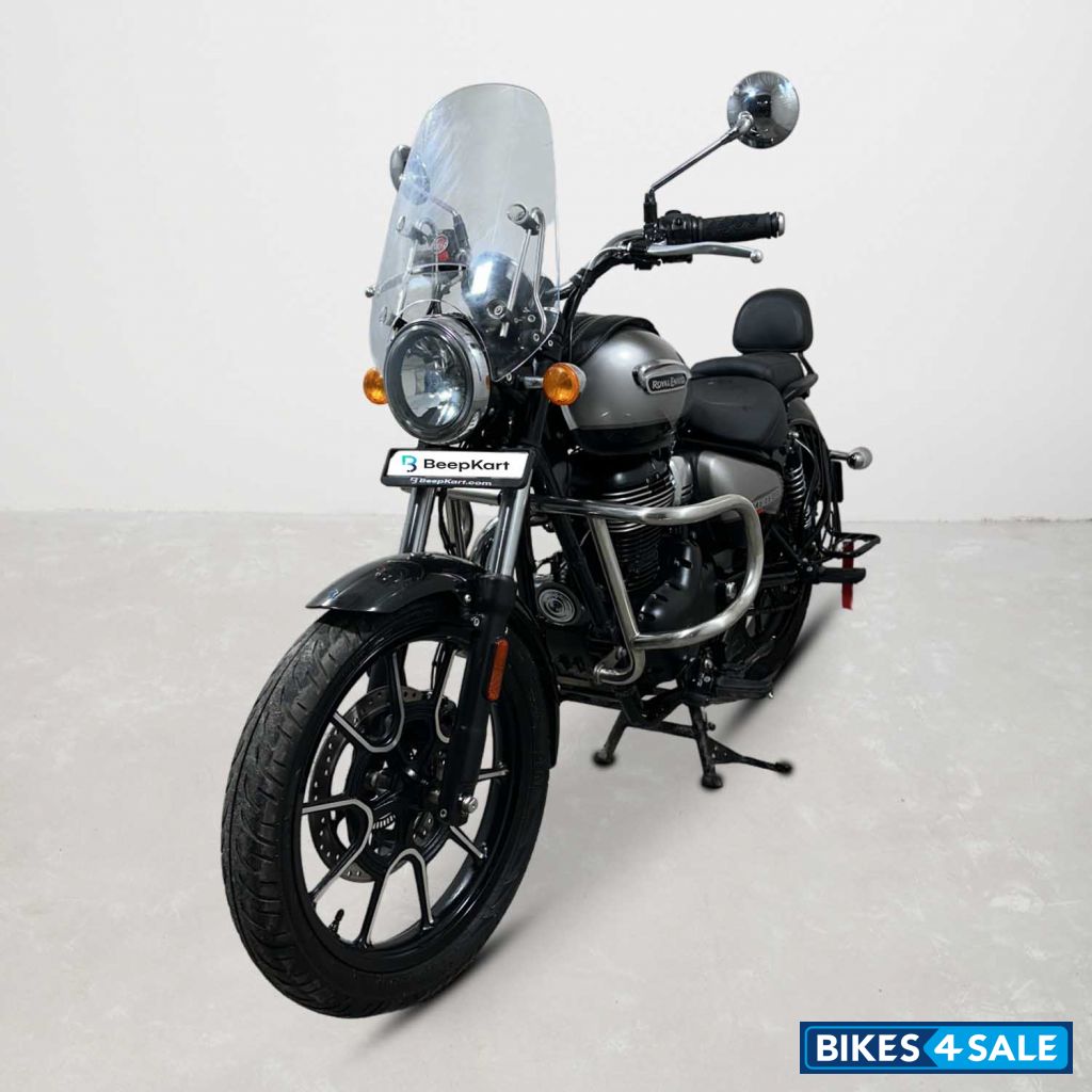 Royal Enfield Meteor 350 Supernova