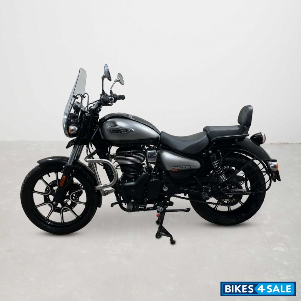 Royal Enfield Meteor 350 Supernova