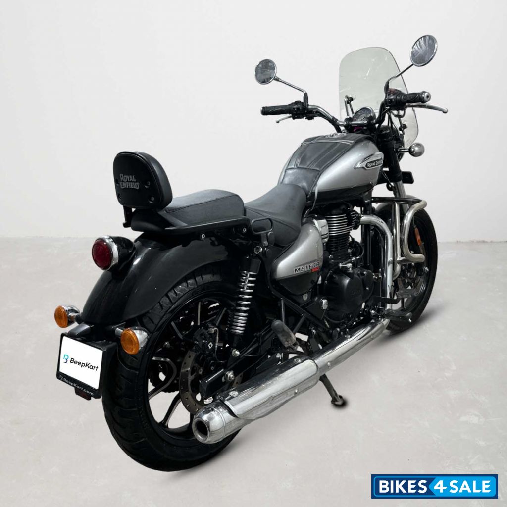 Royal Enfield Meteor 350 Supernova