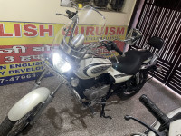 White Bajaj Avenger Cruise 220