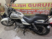 White Bajaj Avenger Cruise 220