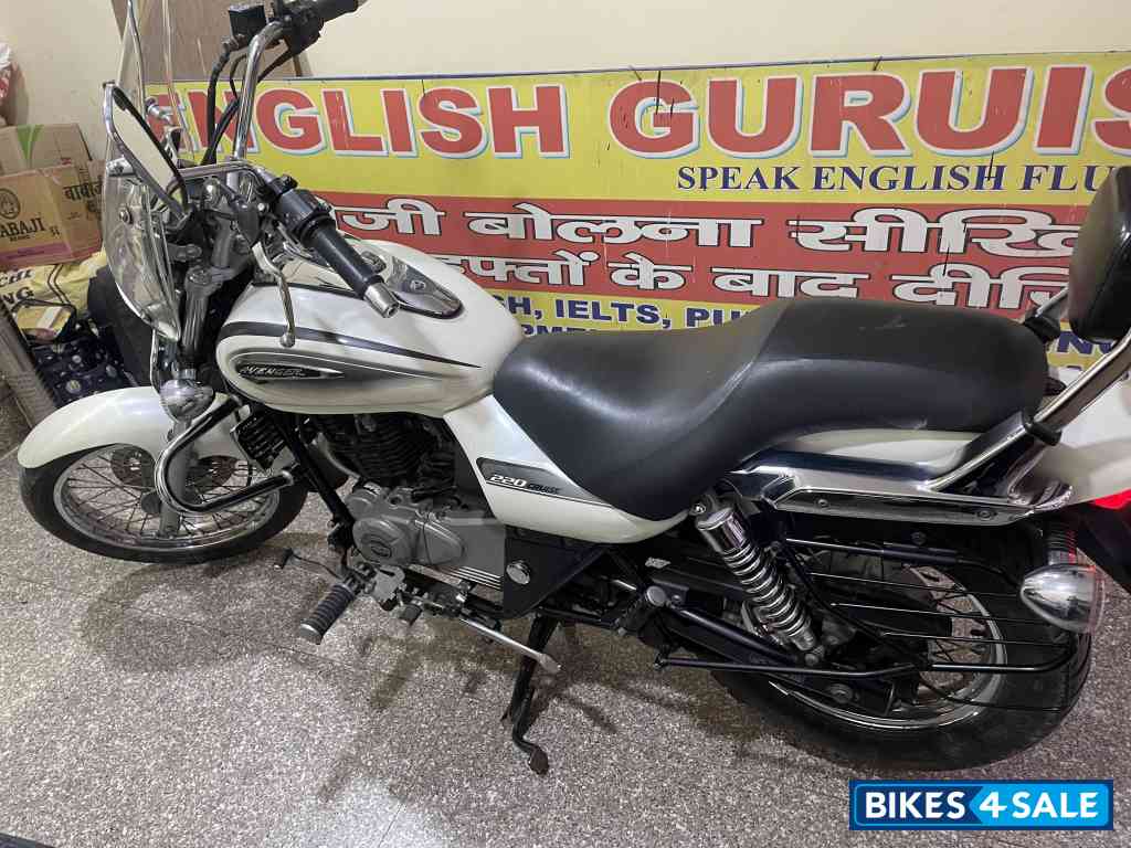 White Bajaj Avenger Cruise 220
