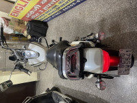 White Bajaj Avenger Cruise 220