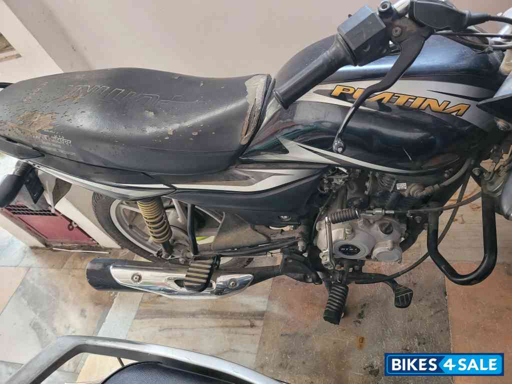Black Bajaj Platina 110 H-Gear BS6