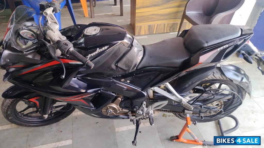 Bajaj Pulsar RS 200