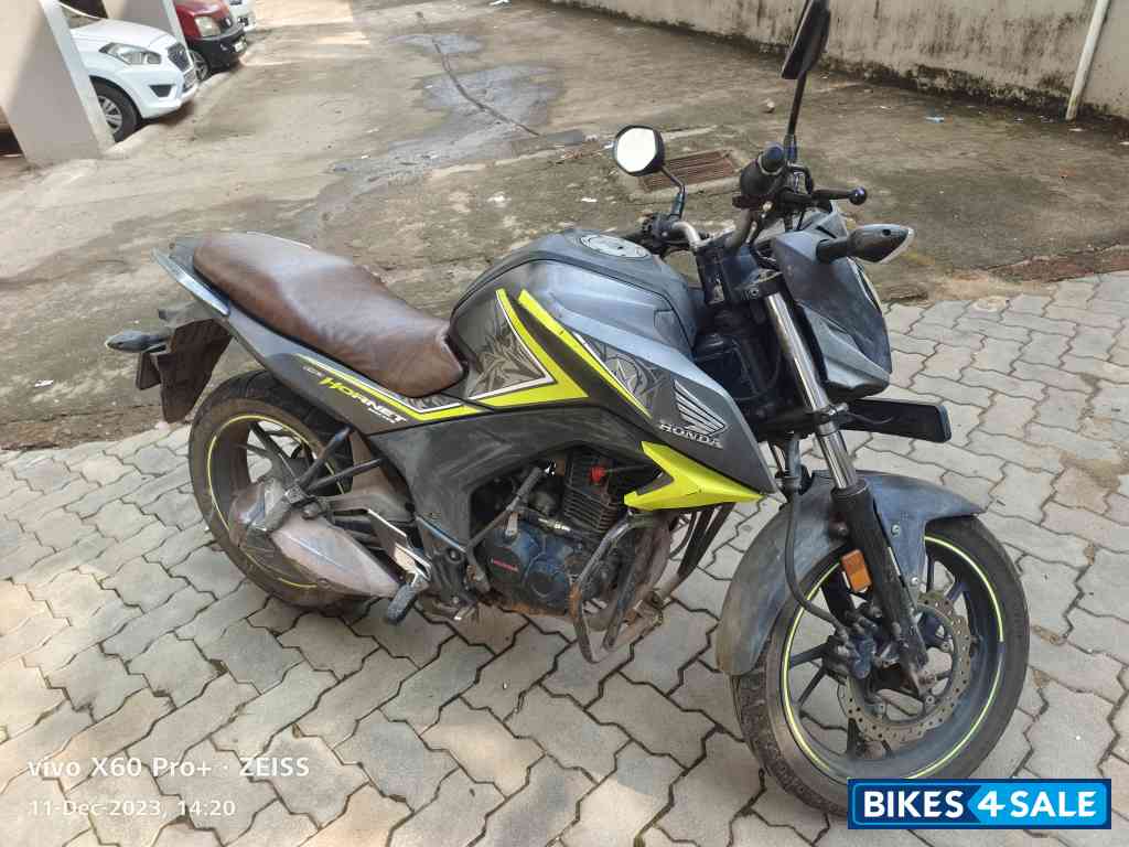 Green Honda CB Hornet 160R