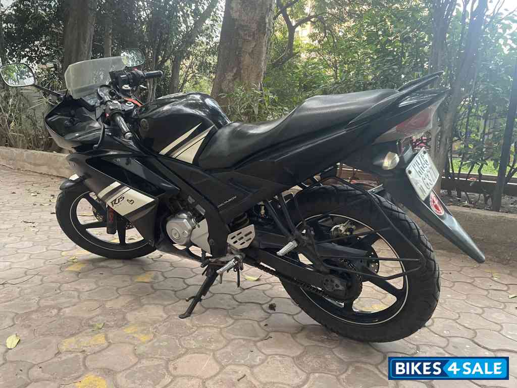 Black Yamaha YZF R15