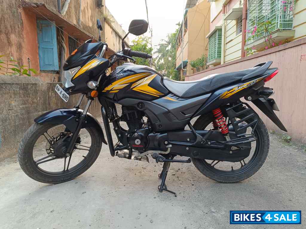 Pearl blue Honda SP125