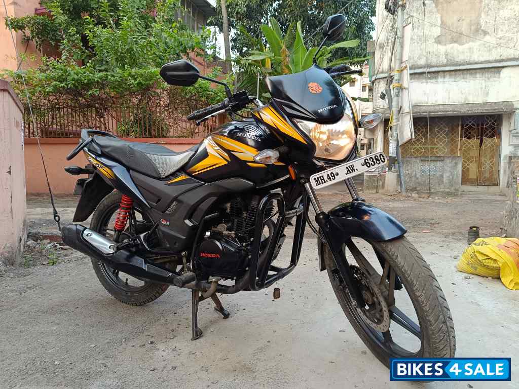 Pearl blue Honda SP125