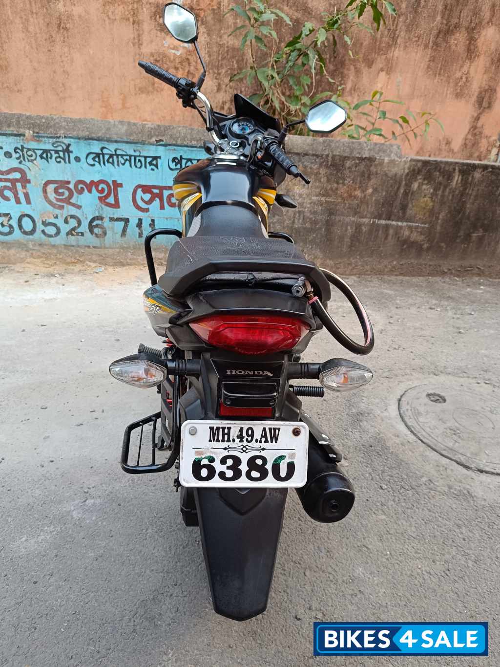 Pearl blue Honda SP125