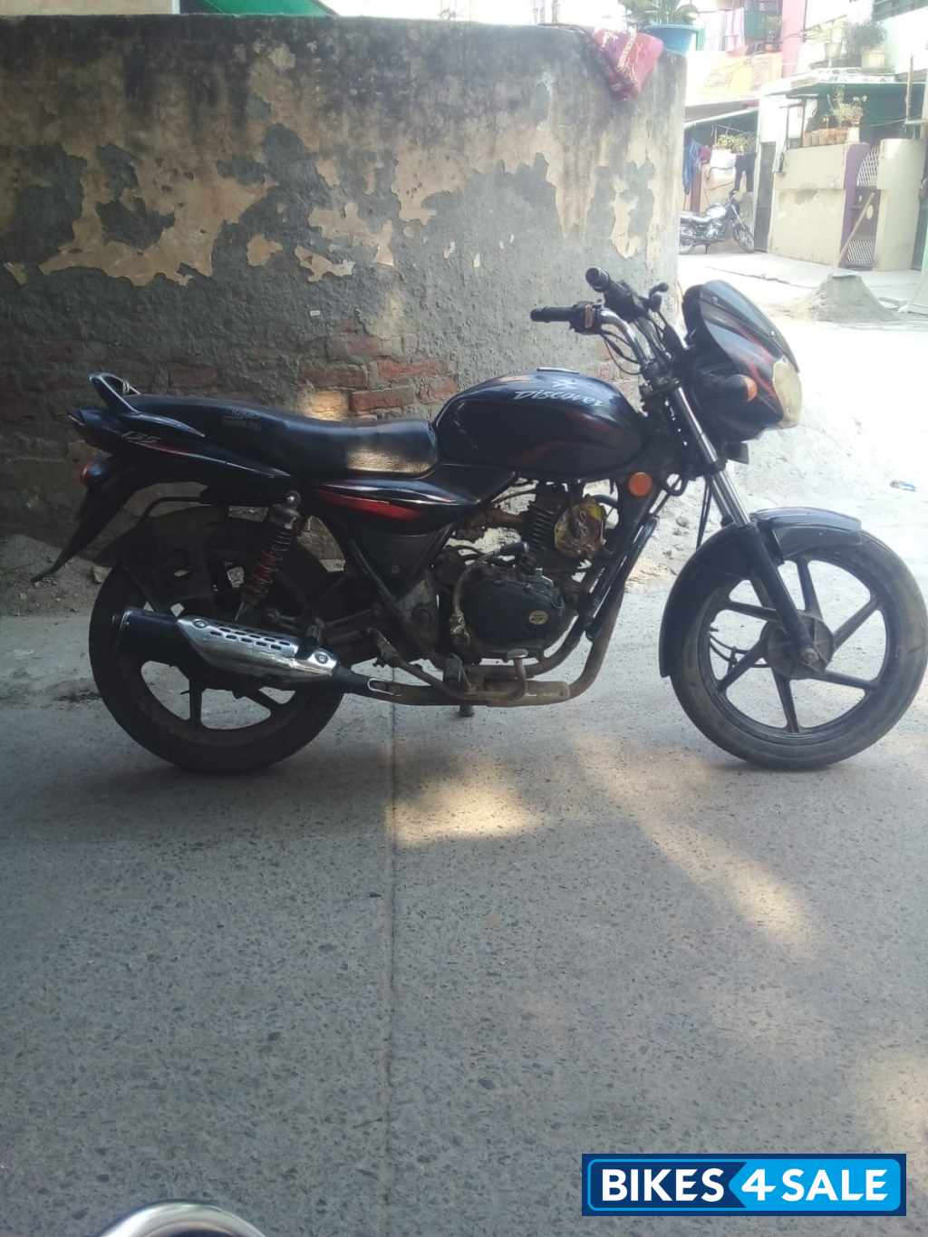 Black-red Bajaj Discover 125